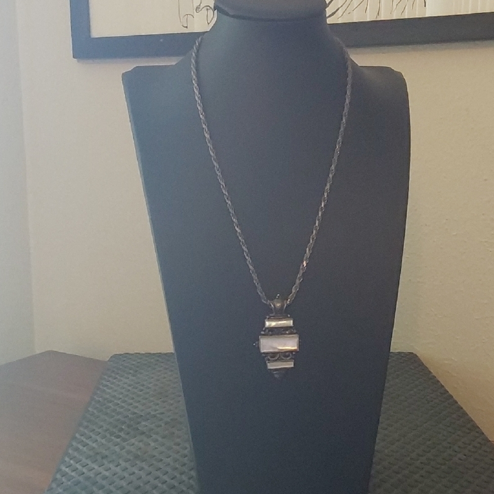 Elegant Silver Pendant Necklace